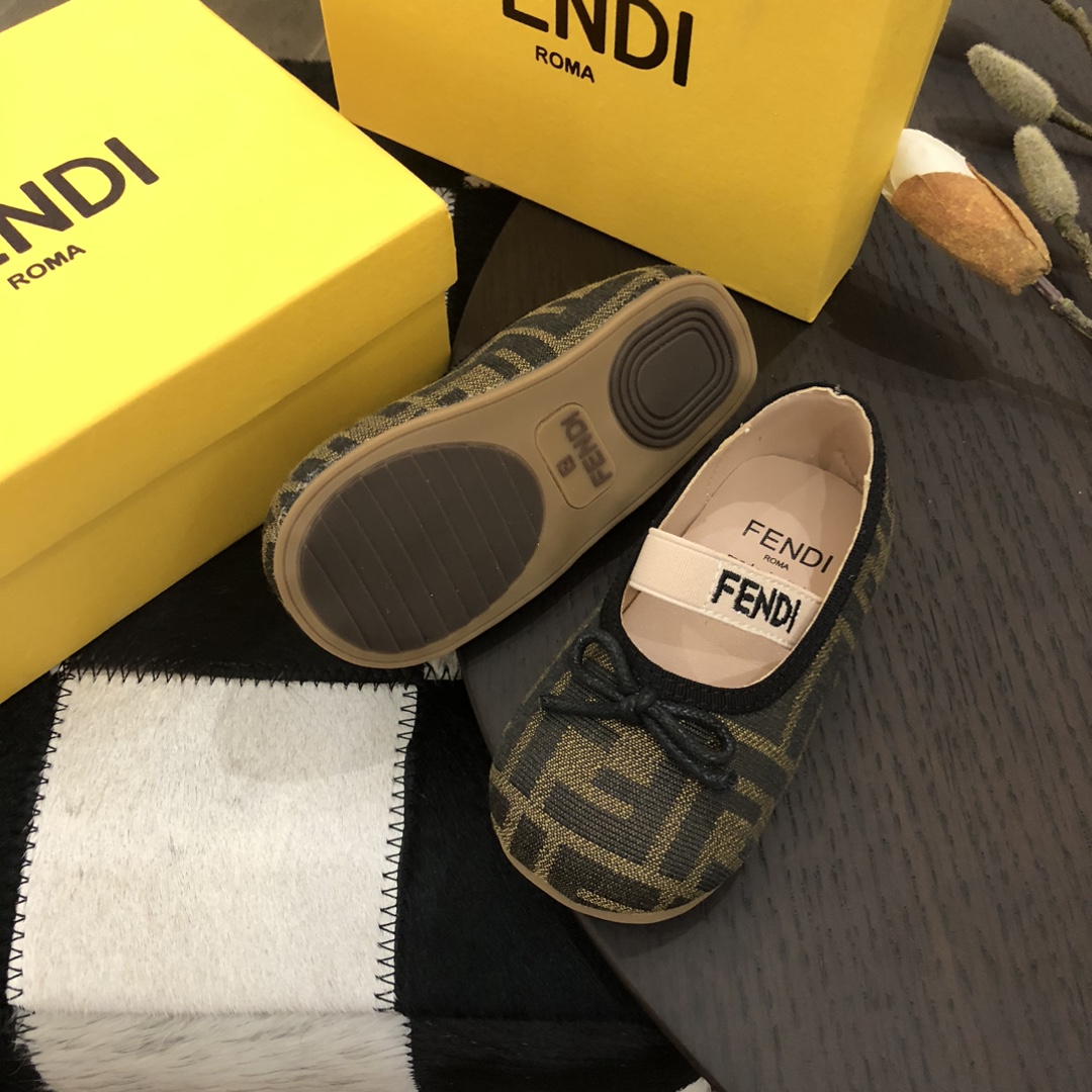 Children's shoes child